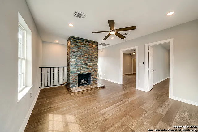 811 W Kings Hwy — Photo 26