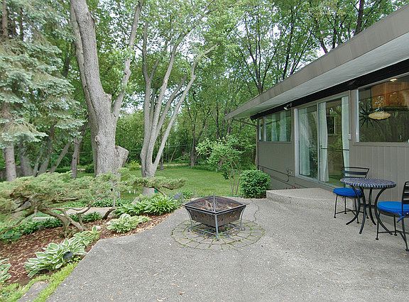 3rd image of 114 Rainbow Dr