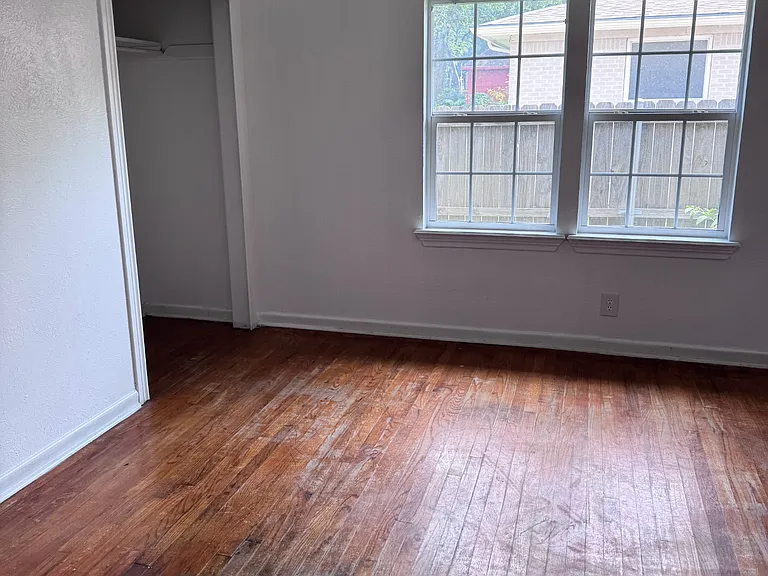 2304 Nottingham Blvd — Photo 8