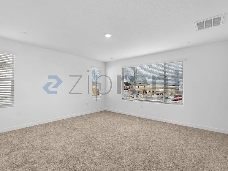 Bedroom 4 (Master)