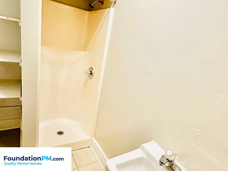 2106 Court Ave — Photo 13