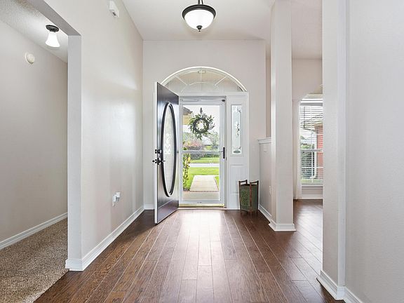 2nd image of 2298 Heritage Cir