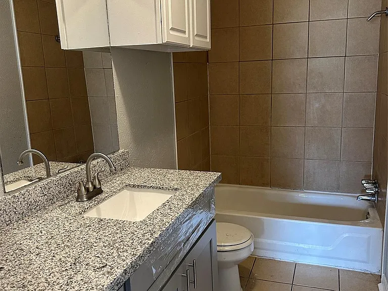 5345 Higgins St — Photo 9