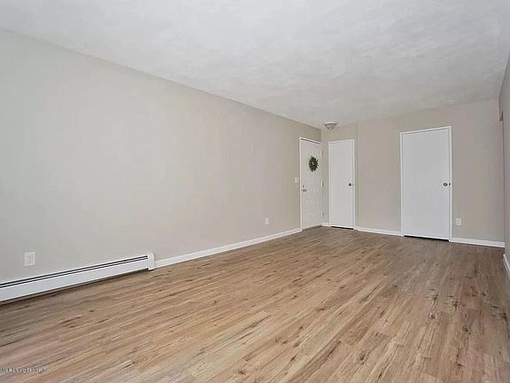4th image of 20 Donna Ct