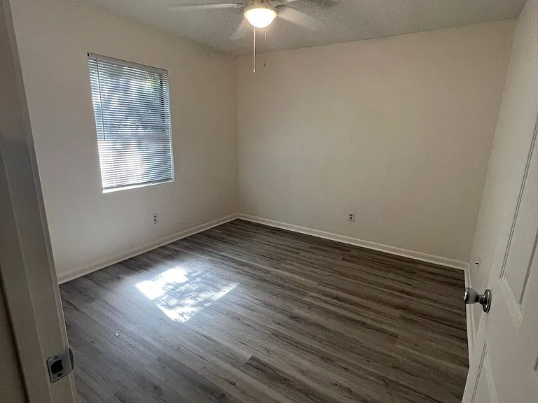 2300 Rusty Ln — Photo 10