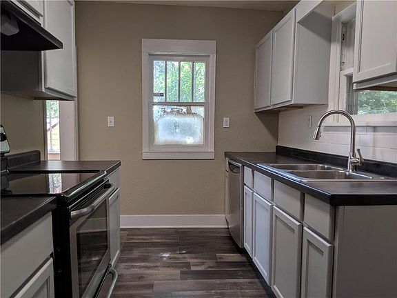 3rd image of 5834 Paseo Blvd