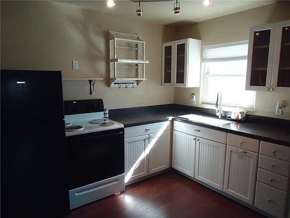 4th image of 701 Barber Cir