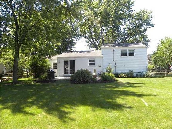 5th image of 290 Edgewood Dr