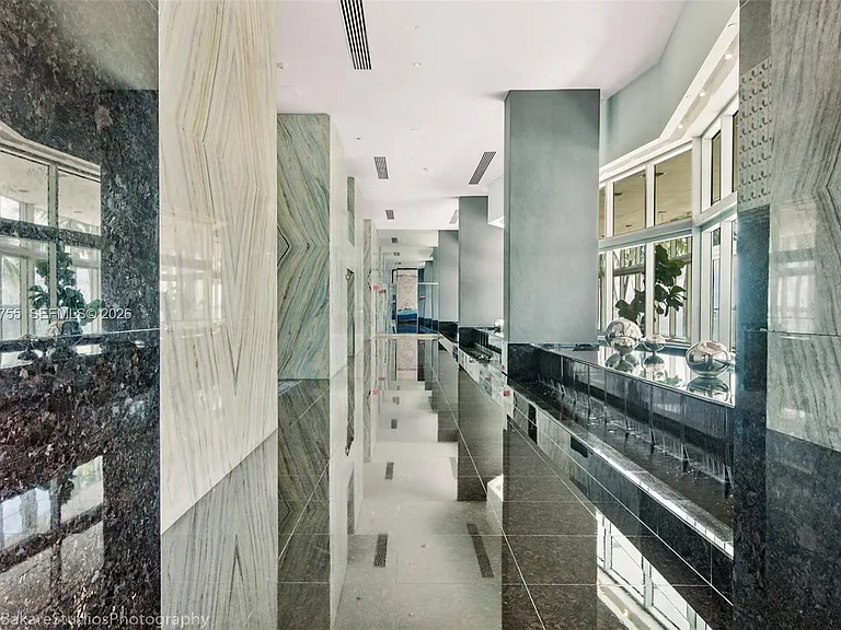 325 Biscayne Blvd #2020 — Photo 48