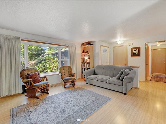 Living room and entry way>