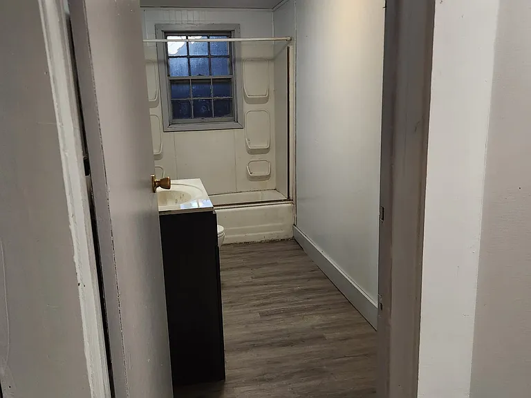 647 Linden St — Photo 5