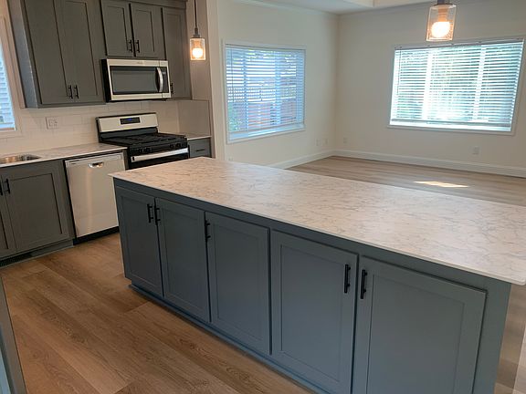 4th image of 1659 Shoreview Ave #B