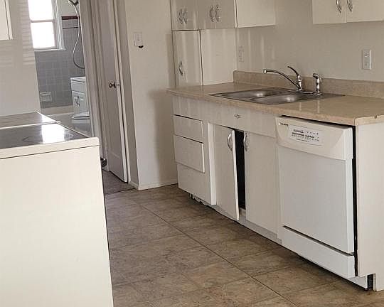 2nd image of 562 Holbrook Dr