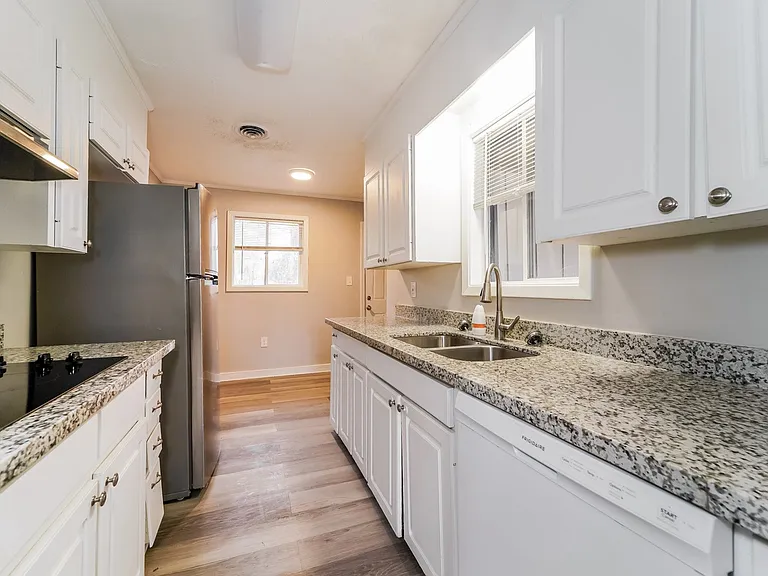 558544_021_kitchen_13544161.jpg