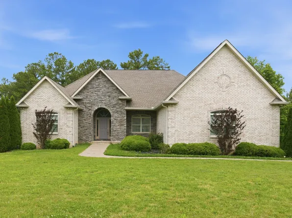 528 Country Club Dr, Dickson, TN 37055