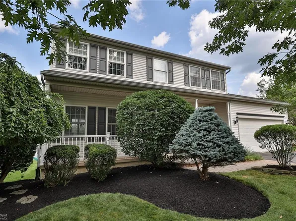 2667 Barley Dr, Macungie, PA 18062