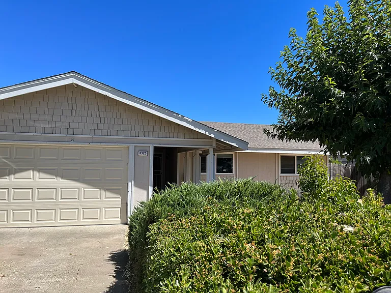 8323 Berman Walk Way — Photo 1