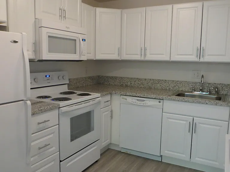 838 Phoenix St NE — Photo 8