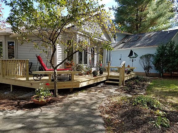 2nd image of 129 Burlington Oval Dr
