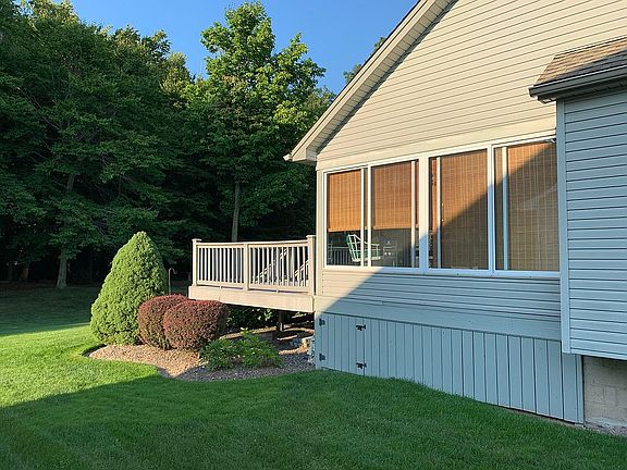 Sunroom/deck side view