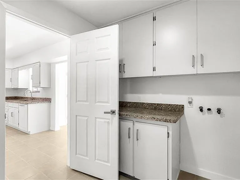 206 E Dunkin Cir — Photo 8