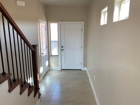 4th image of 303 W Red Mountain Dr