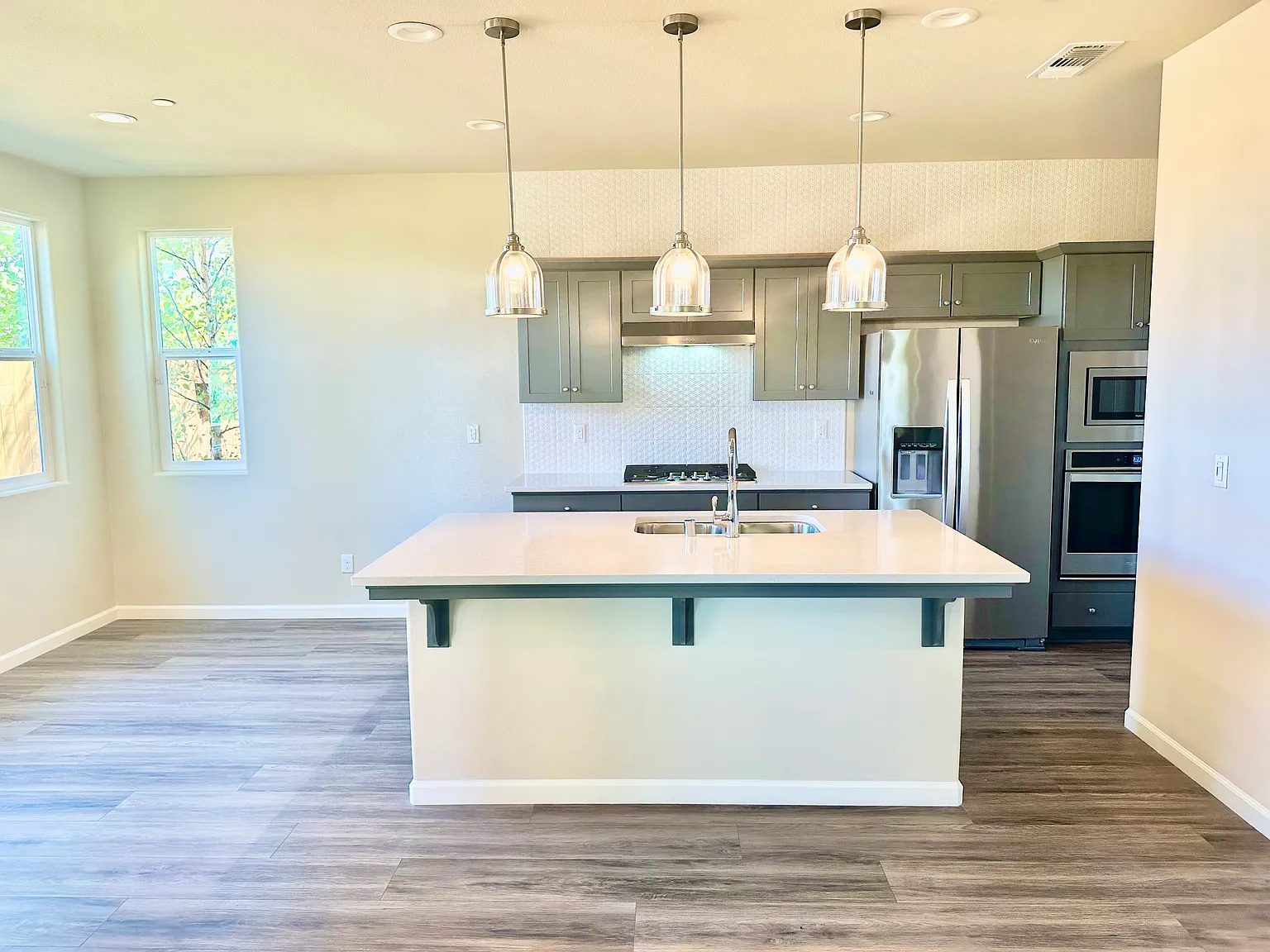 3 bed, 2.5 bath, 1550 sqft, $2,550 — Photo 4