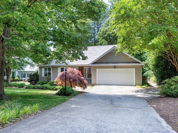 1416 Dunbar Ct, Cary, NC 27511