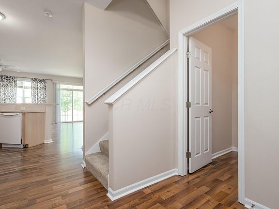 2nd image of 102 Cumberland Chase Blvd SW