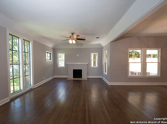 2nd image of 811 E Magnolia Ave