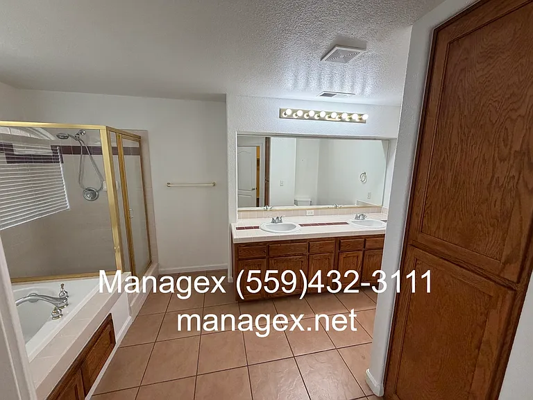 2833 E Cromwell Ave — Photo 21