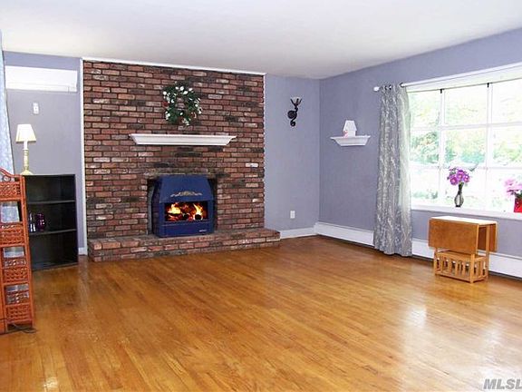 2nd image of 8 Arnold Dr