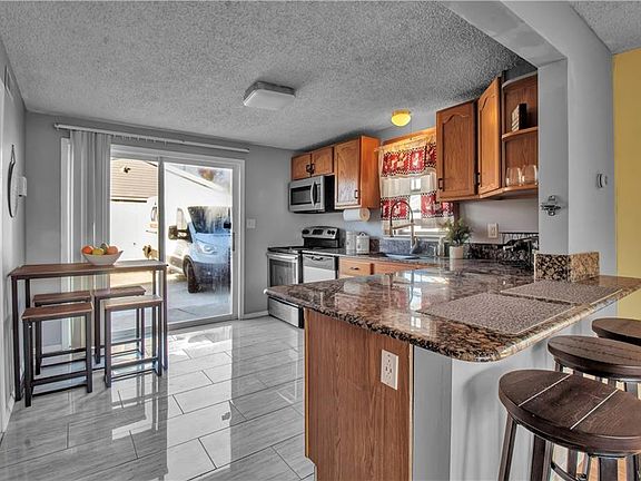 5th image of 244 Harrison Ave