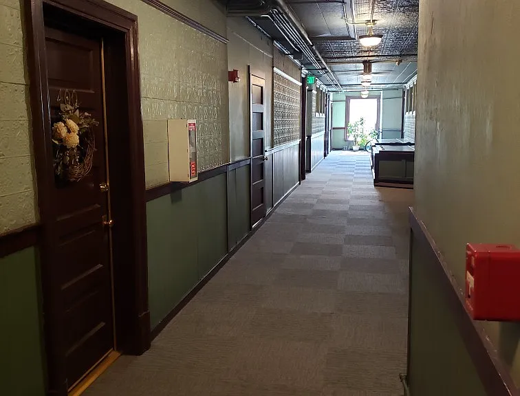 Metro Apartments — Photo 2