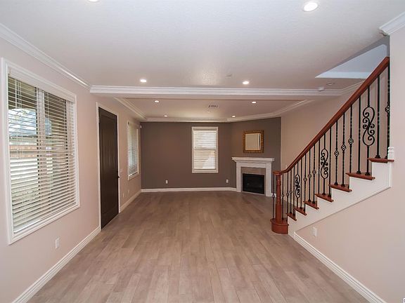 3rd image of 310 N Oak Ave ##1