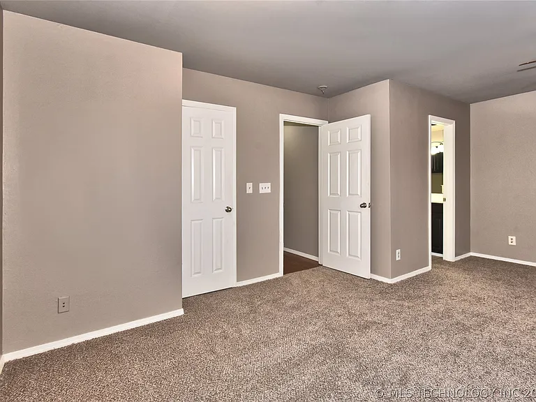 310 W K St — Photo 11
