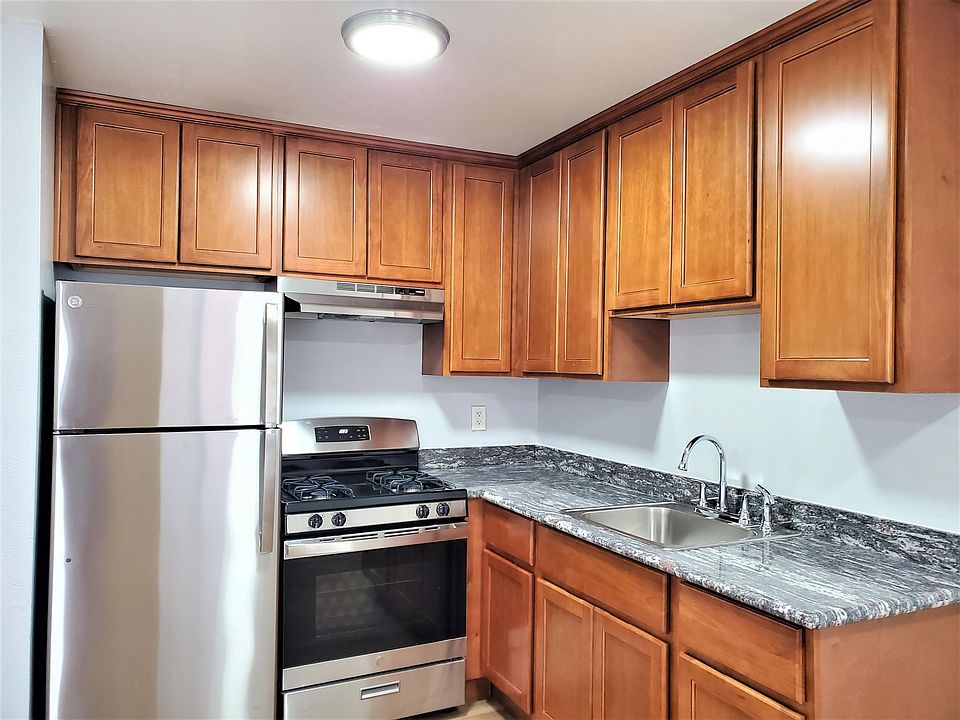 1st image of 1924 9th Ave #308
