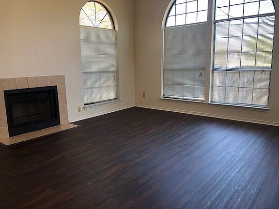 4th image of 914 Teakwood Ln