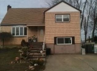 36 Linden St, Lindenhurst, NY 11757