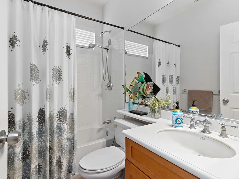 Bathroom downstairs