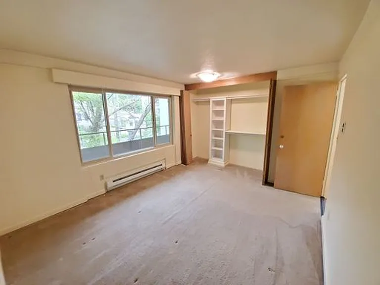 Taylor Towers — Photo 11