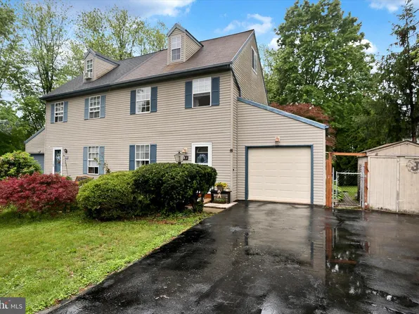 183 Stonehouse Ln, Columbia, PA 17512