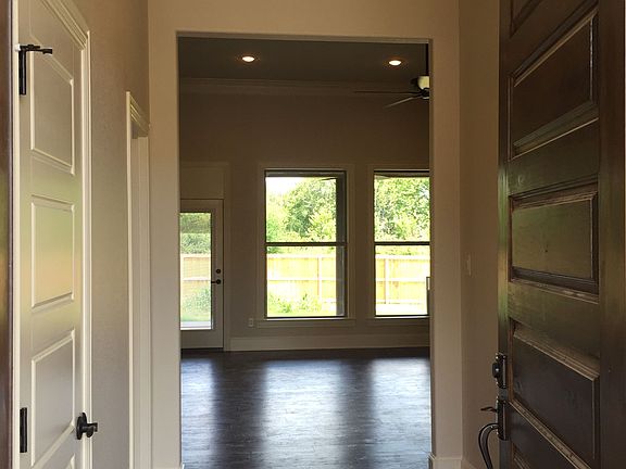 3rd image of 1011 Crescent Hill Ct