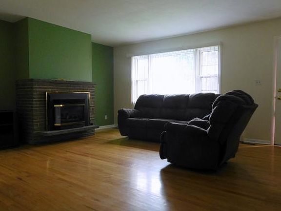 3rd image of 6 Sherwood Ave