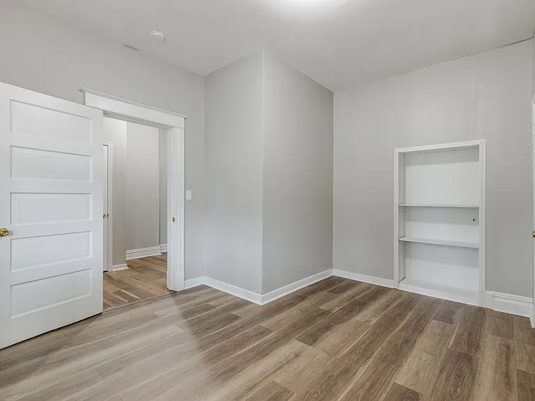 3224 Moody Ave — Photo 4