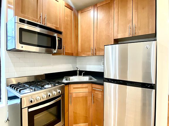 3rd image of 220 E 78th St #18C