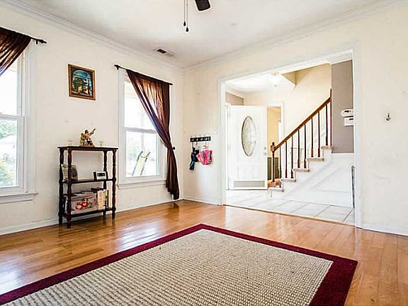 5th image of 1612 Milldale Ct