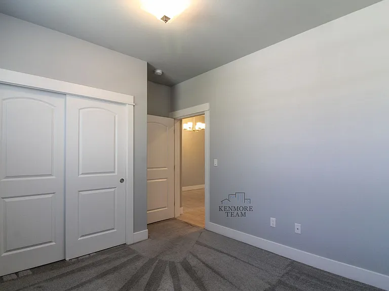 9114 Ruven St — Photo 15