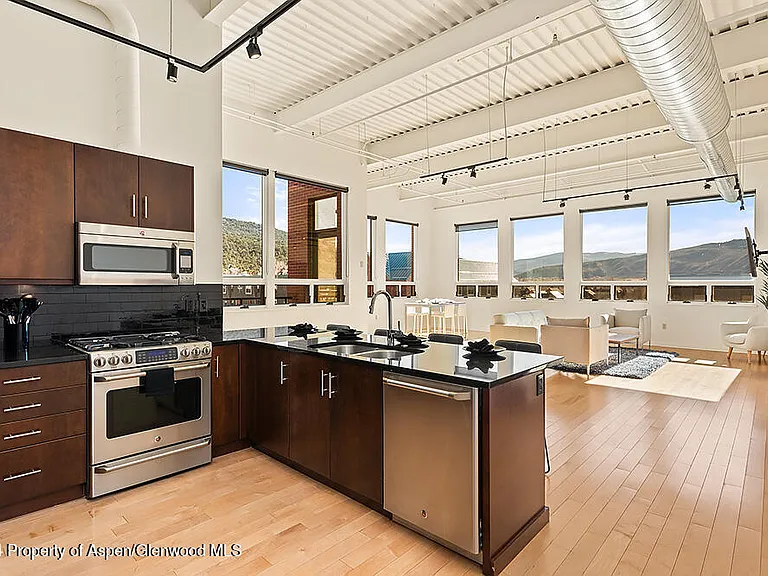 361 Robinson St #326 — Photo 11
