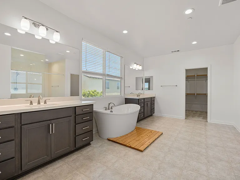 1805 Martinez Dr — Photo 25